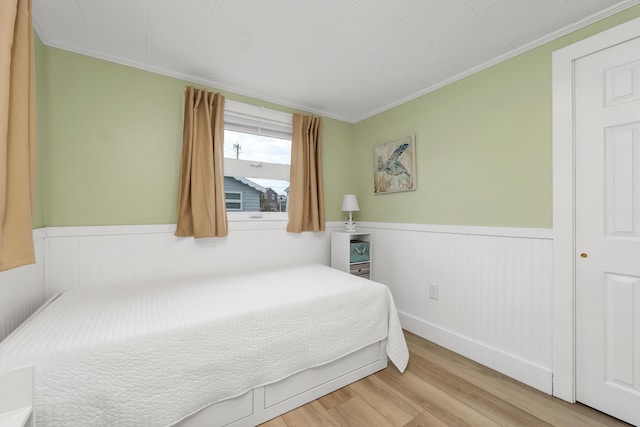 273 Webhannet Dr Unit 8, Wells, ME 04090 - bedroom with a wainscoted wall, wood finished floors, and crown molding