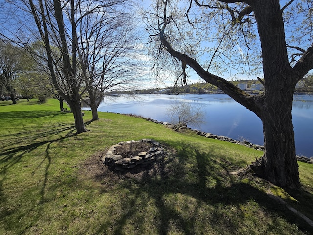 view of yard featuring a water view