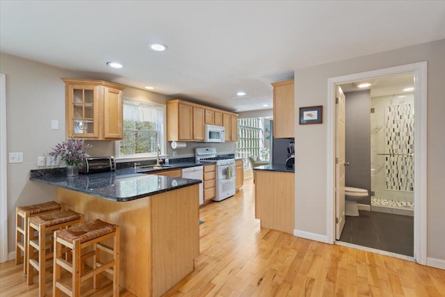 25 Sawmill Ln, Ogunquit, ME 03907 - kitchen with white appliances, plenty of natural light, a kitchen breakfast bar, a peninsula, and recessed lighting