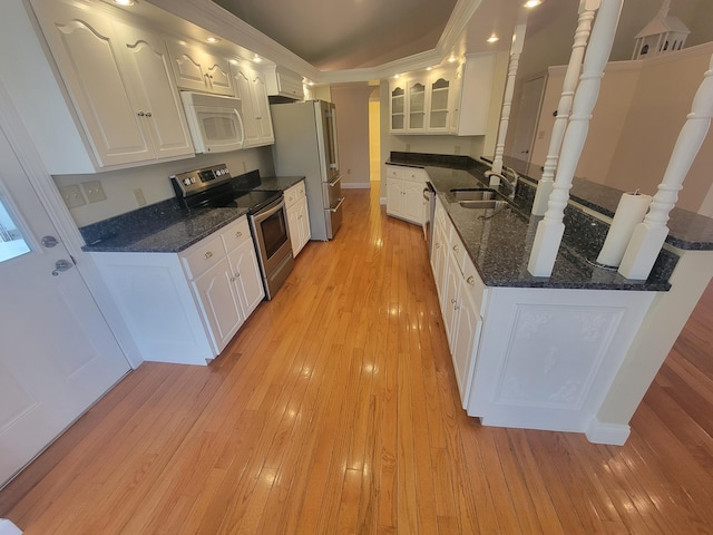 239 Pierce Rd Unit 2B, Brewer, ME 04412 - kitchen featuring stainless steel appliances, light wood finished floors, a sink, white cabinetry, and ornamental molding