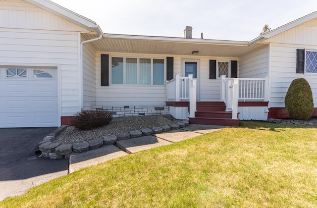 view of front of house with a front lawn and a garage
