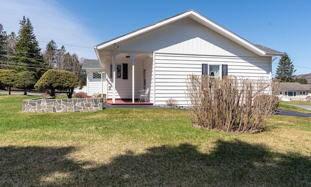 view of front of home featuring a front lawn