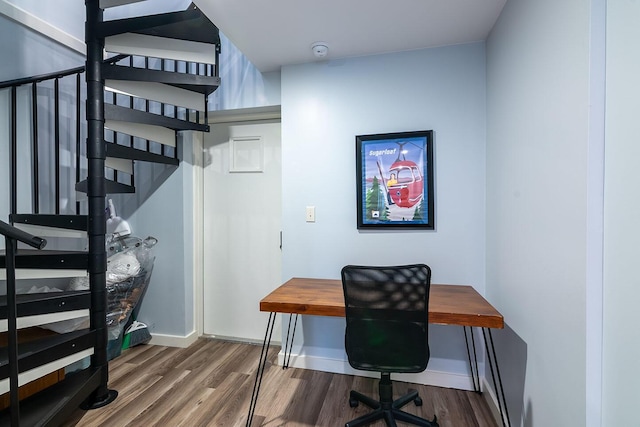 office area featuring baseboards and dark wood-style floors