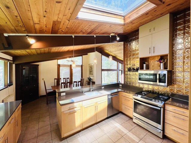 90 N Sedgwick Rd, Sedgwick, ME 04676