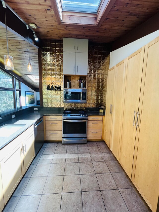 90 N Sedgwick Rd, Sedgwick, ME 04676