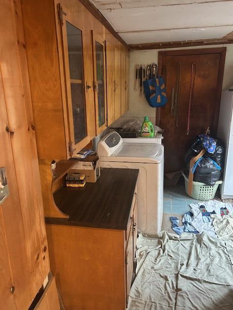 217 Dickvale Rd, Peru, ME 04290 - laundry area with washing machine and dryer