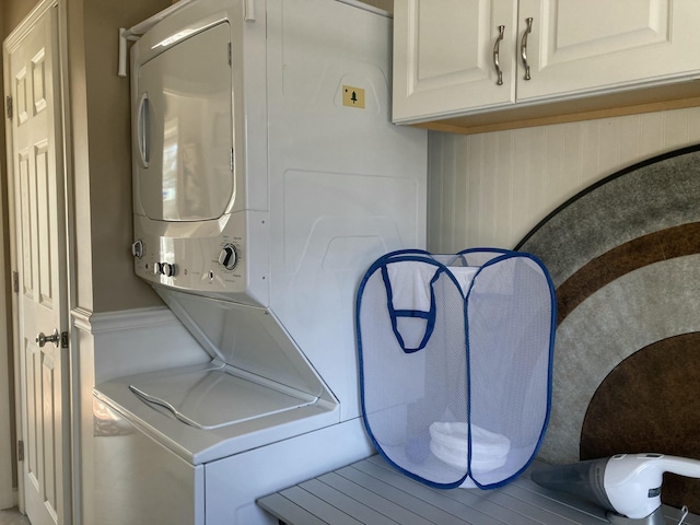 4 Maggie Way, Ellsworth, ME 04605 - laundry area featuring stacked washer and clothes dryer