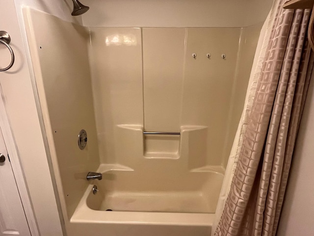 bathroom featuring shower / tub combo