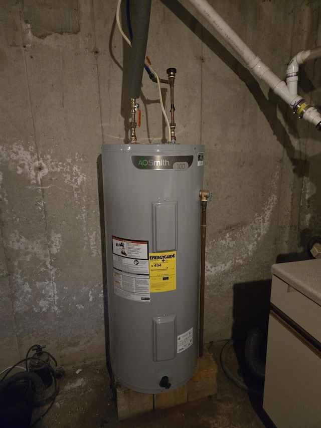 598 Washington Rd, Waldoboro, ME 04572 - utilities featuring electric water heater