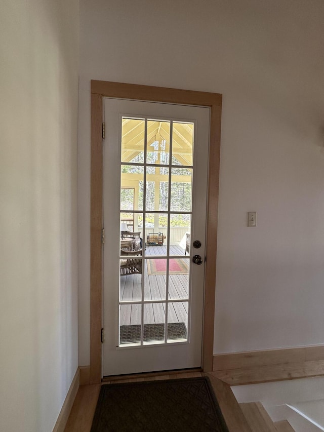 1157 Back Cv, Waldoboro, ME 04572 - entryway featuring baseboards