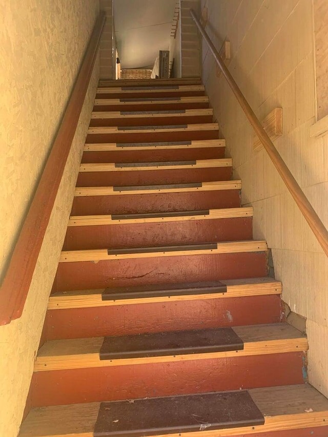 91 Elm St, Millinocket, ME 04462 - view of stairs