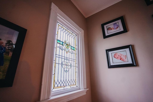 107 Maple St, Bangor, ME 04401 - detailed view of ornamental molding