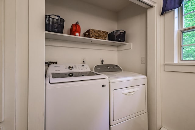 55 Evergreen Ln, Windham, ME 04062 - laundry room featuring washing machine and clothes dryer