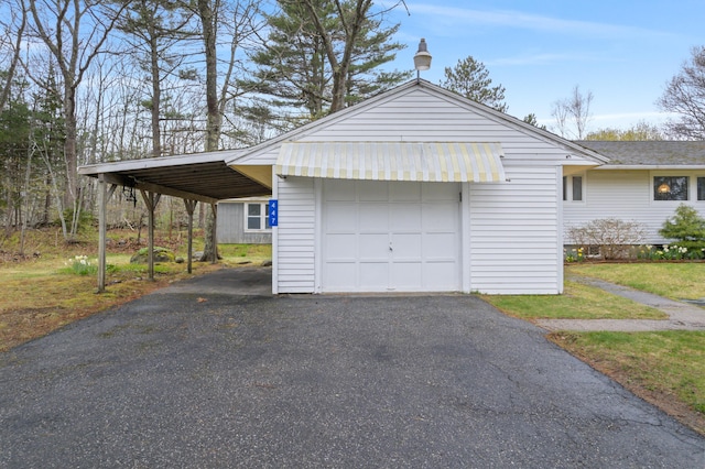 447 Wiscasset Rd, Boothbay, ME 04537 - garage featuring asphalt driveway and a garage