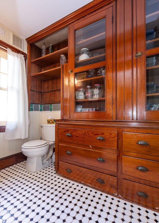 15 Federal St, Bar Harbor, ME 04609 - bathroom featuring toilet