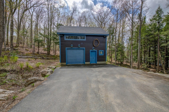 25 Winds Way Dr, Nobleboro, ME 04555 - view of outdoor structure featuring driveway, a garage, and an outdoor structure