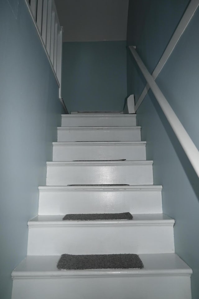 40 Baker St, Bingham, ME 04920 - view of stairway