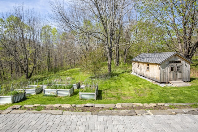 17 Westview Rd, Damariscotta, ME 04543 - view of green lawn with a garden