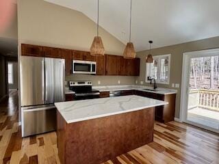 29 Sunnybrook Farm Rd, Bridgton, ME 04009 - kitchen with appliances with stainless steel finishes, lofted ceiling, light wood-type flooring, a sink, and a kitchen island