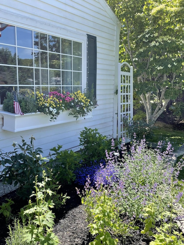 32 Murray Hill Rd, Boothbay, ME 04544 - view of side of home