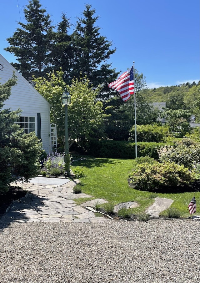 32 Murray Hill Rd, Boothbay, ME 04544 - view of grassy yard