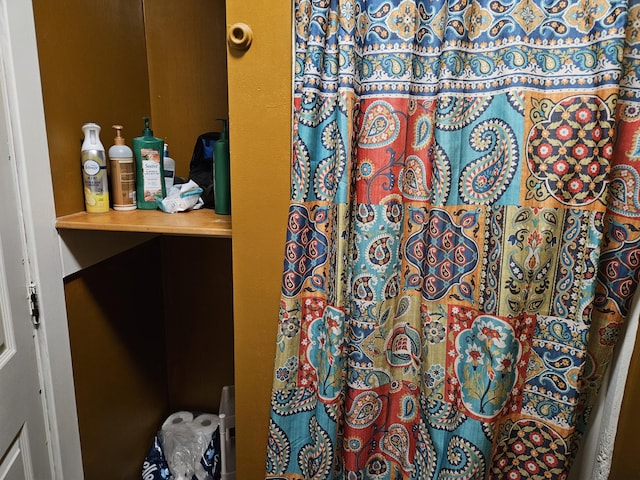 58 Cedar St, Bangor, ME 04401 - full bathroom with a shower with curtain