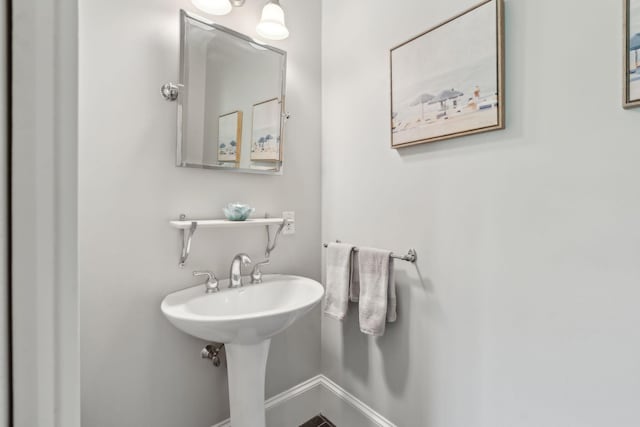 10 Jameson Dr, Falmouth, ME 04105 - bathroom featuring baseboards