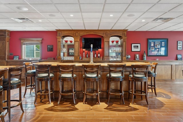 10 Jameson Dr, Falmouth, ME 04105 - indoor wet bar featuring a drop ceiling