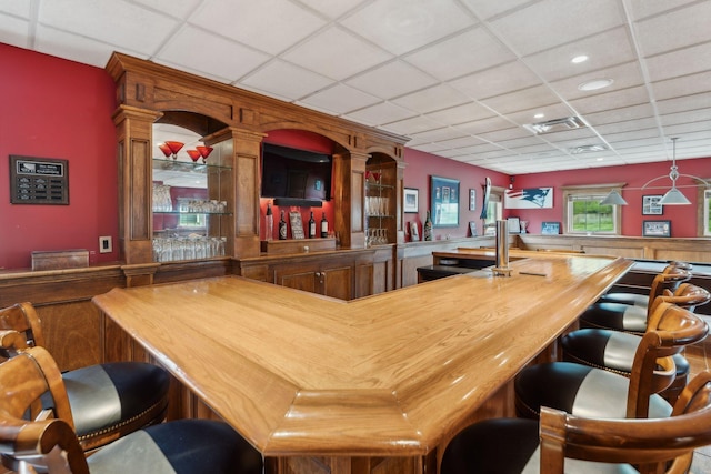 10 Jameson Dr, Falmouth, ME 04105 - indoor wet bar featuring a drop ceiling, recessed lighting, and pendant lighting