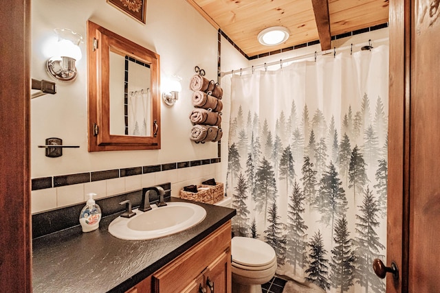 134 Valhalla Ln, Norway, ME 04268 - full bath with wood ceiling, vanity, toilet, and a shower with shower curtain
