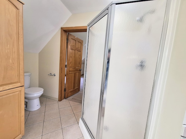 20 Brandywine Cir, Auburn, ME 04210 - bathroom with vaulted ceiling, a shower stall, toilet, and tile patterned floors