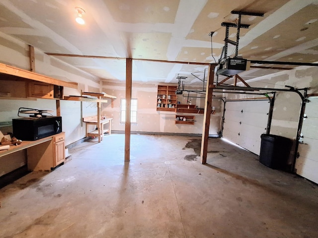 20 Brandywine Cir, Auburn, ME 04210 - garage with a garage door opener