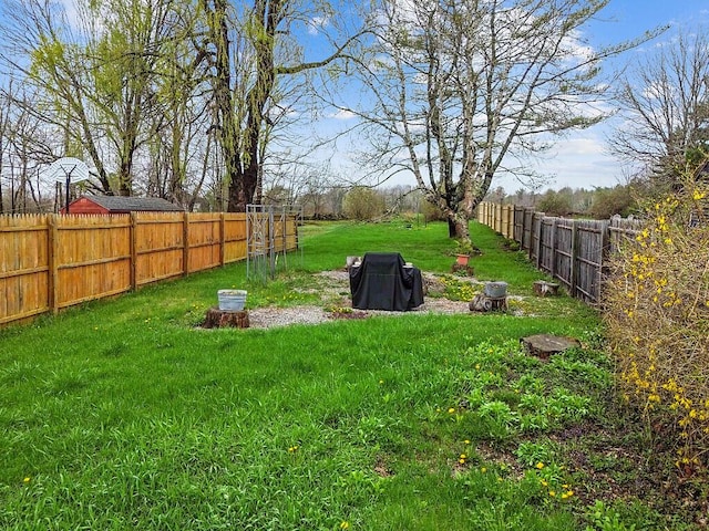 66 Beechwood St, Thomaston, ME 04861 - view of yard