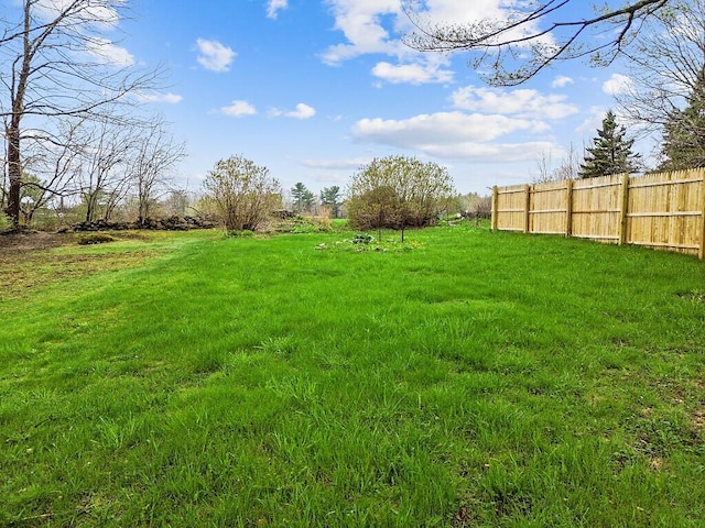 66 Beechwood St, Thomaston, ME 04861 - view of yard