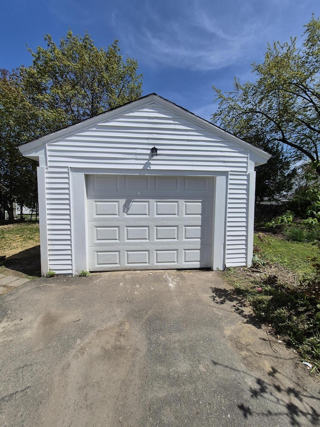detached garage with asphalt driveway