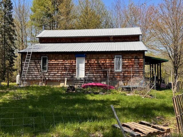 view of front facade featuring metal roof and entry steps