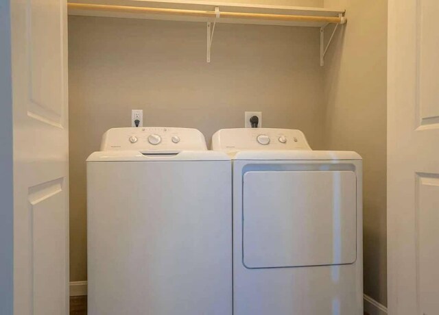 26 Stearns Farm Rd, Hampden, ME 04444 - laundry room with washer and dryer