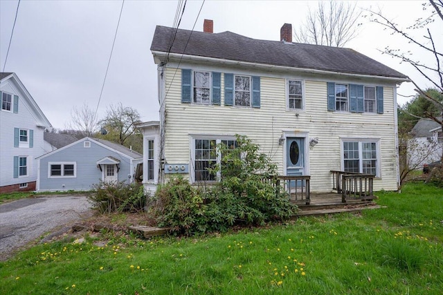 41 Church St, Damariscotta, ME 04543 - colonial home featuring a chimney and a front yard