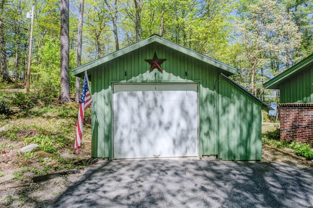 19 Pulpit Rock Rd, Raymond, ME 04071 - detached garage with asphalt driveway