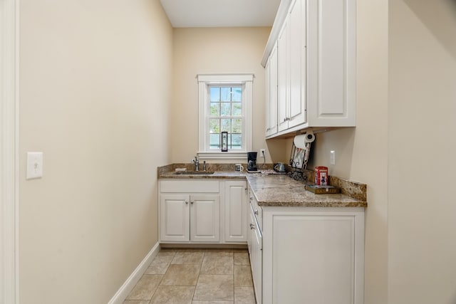 1026 Essex St, Bangor, ME 04401 - bar featuring a sink and baseboards