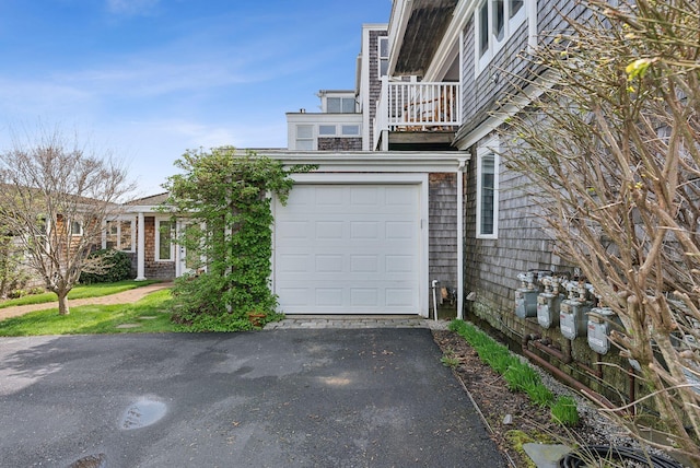 15 Christensen Ln Unit A1, Kennebunk, ME 04043 - garage featuring asphalt driveway
