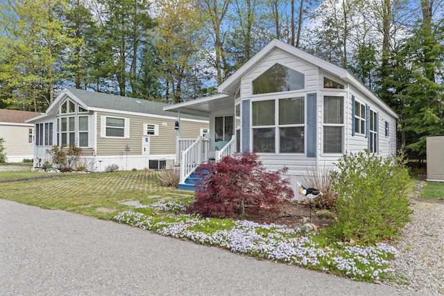 430 Post Rd Unit 139, Wells, ME 04090 - manufactured / mobile home featuring a front lawn, central AC, and a sunroom