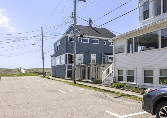 view of front facade featuring uncovered parking