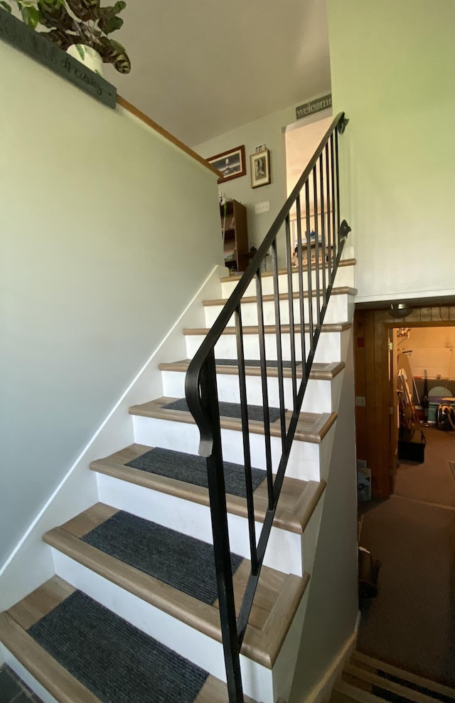 17 Canterbury Rd, Brewer, ME 04412 - view of stairway