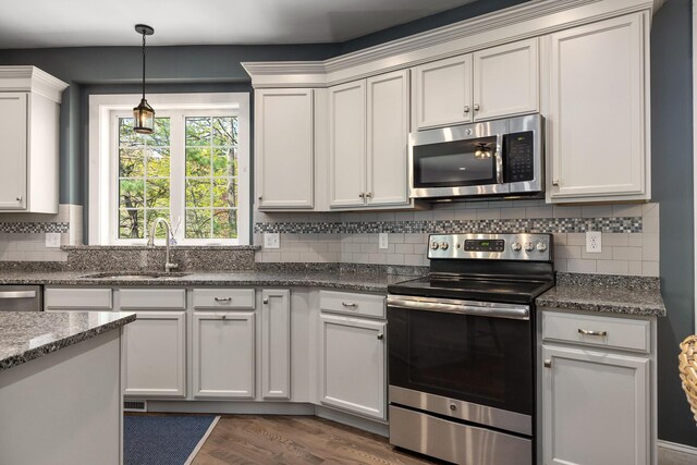 53 Ross Rd, Kennebunk, ME 04043