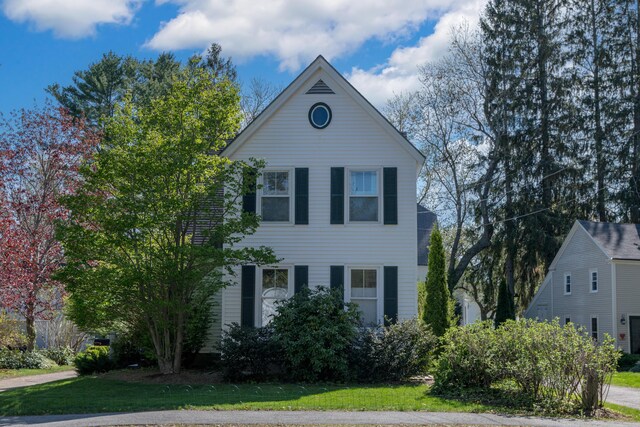 11 Summer St, Kennebunk, ME 04043 - view of front of house with a front yard