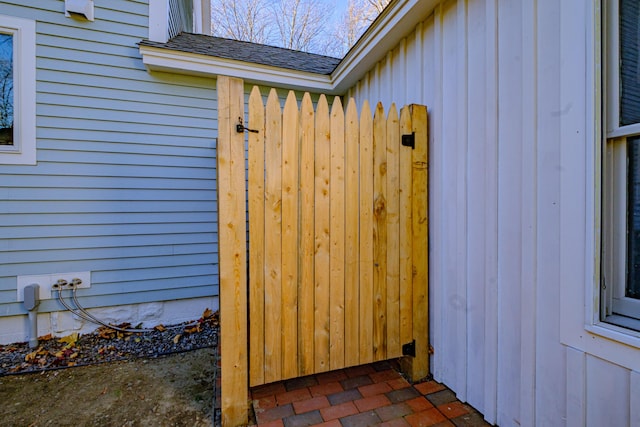 28 Stone Dr, Cape Elizabeth, ME 04107 - exterior space with board and batten siding
