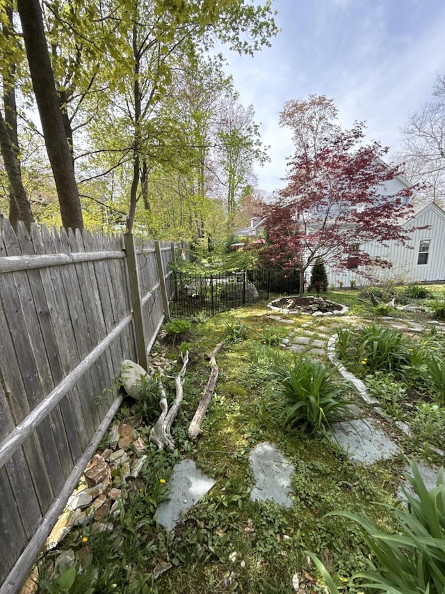 28 Stone Dr, Cape Elizabeth, ME 04107 - view of yard with fence