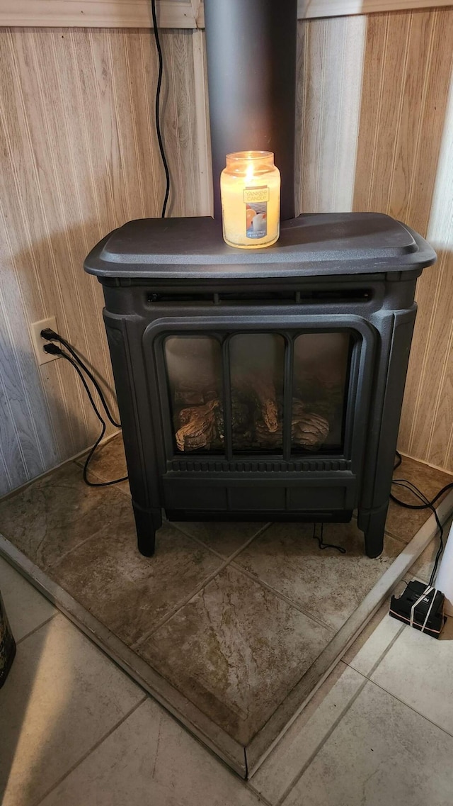 295 Grove St, Bangor, ME 04401 - detailed view of wood walls