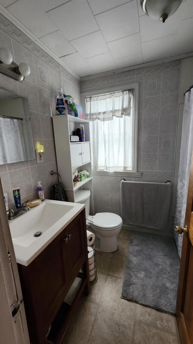 295 Grove St, Bangor, ME 04401 - full bathroom with tile walls, vanity, toilet, tasteful backsplash, and curtained shower